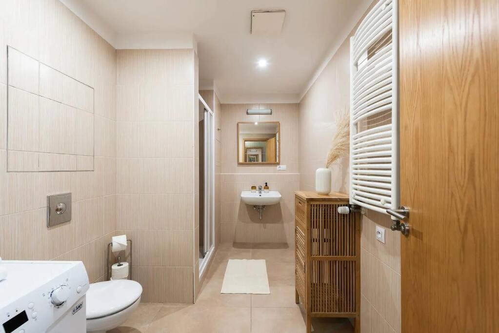Apartment W/ Free Garage Parking Praga Zewnętrze zdjęcie