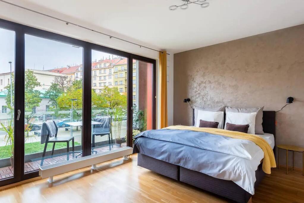 Apartment W/ Free Garage Parking Praga Zewnętrze zdjęcie