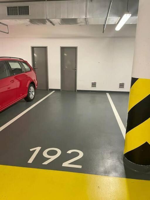 Apartment W/ Free Garage Parking Praga Zewnętrze zdjęcie